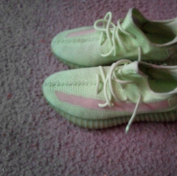 Yeezys glow in the dark - Picture 1 of 1
